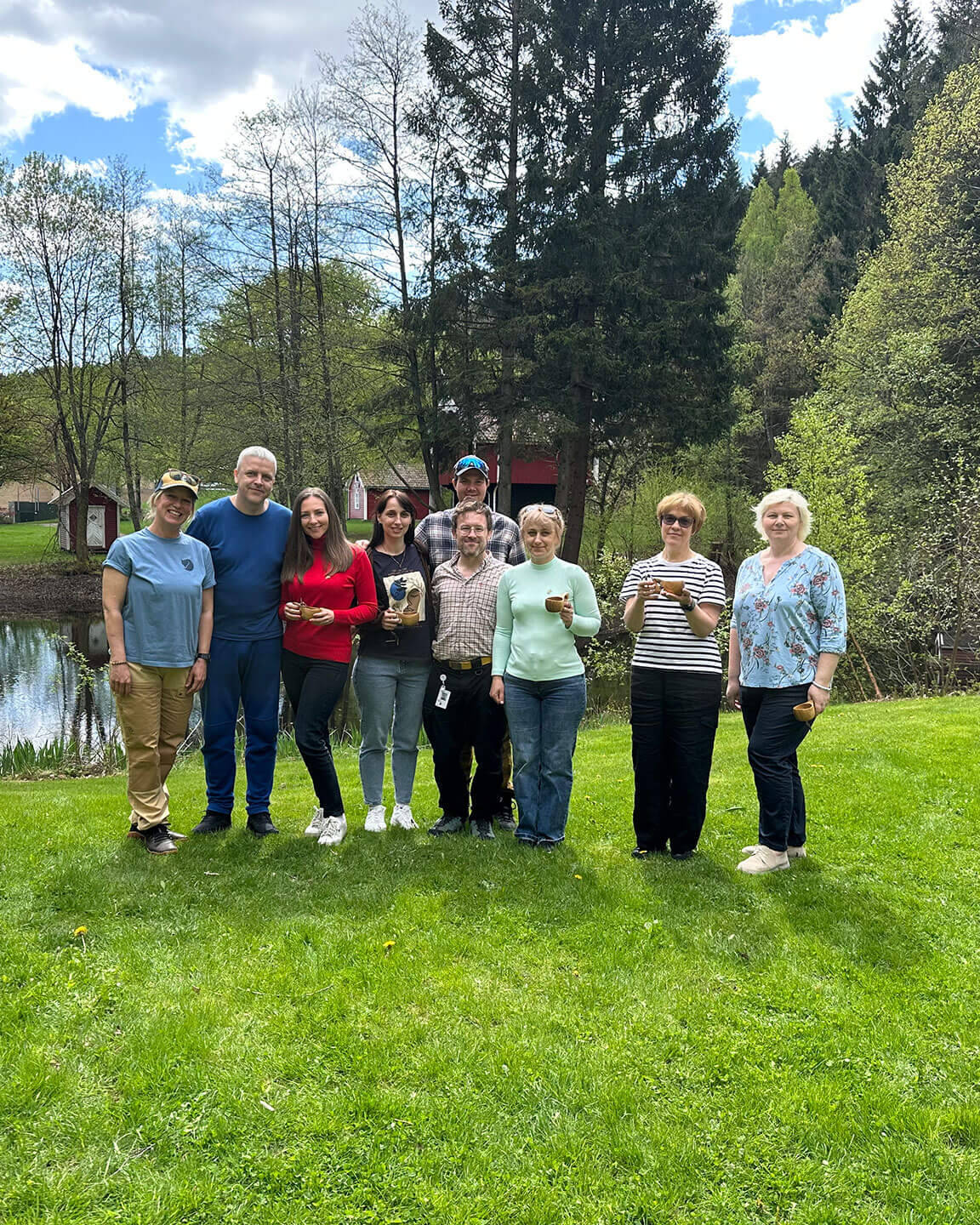 Feeniksin Kilta ry oli olennaisessa roolissa järjestämässä Kiovan alueen lastensairaalan henkilökunnan vierailua norjalaiseen Sørlandetin alueen sairaalaan. Tässä suomalais-norjalais-ukrainalainen ryhmäkuva.