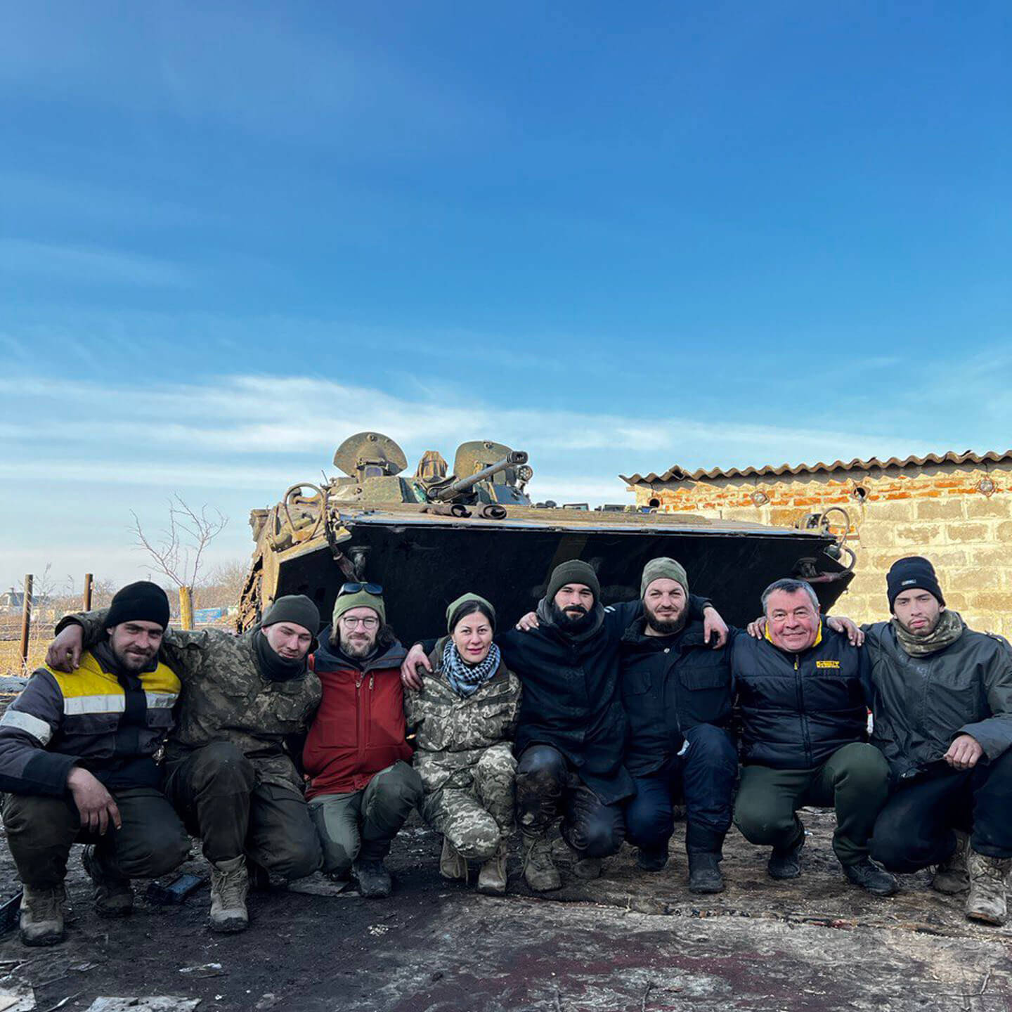 Feeniksin Kilta ry:n puheenjohtaja Markus kaukana Itä-Ukrainassa vuonna 2023. Vapaaehtoisten tuella Ukrainan puolustajat pystyvät jatkamaan työtään.