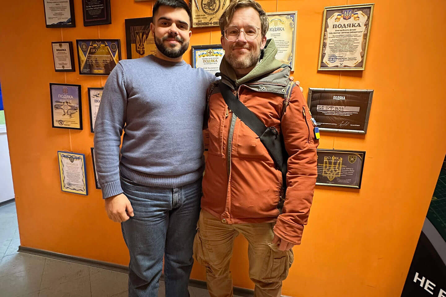 Feeniksin Kilta ry tukee ylpeydellä Volunteer Optical Laboratorya, joka korjaa maksutta Ukrainan puolustajien arvokkaita drooneja ja optisia varusteita.